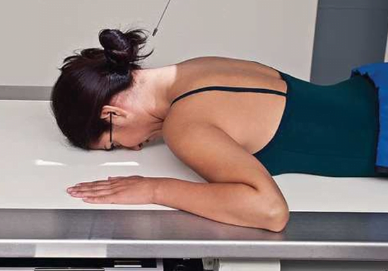 Posicionamento (Incidência AP axial anteroposterior do crânio).